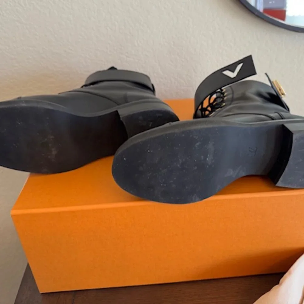 Louis Vuitton Women's Wonderland Flat Ranger Boots Leather - Picture 9 of 11